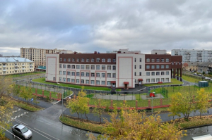  Есть проблема нехватки детских садов , школ.